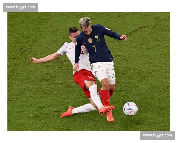 希曼斯基角球破门 + 助攻 莱万头槌助波兰 2-0 立陶宛