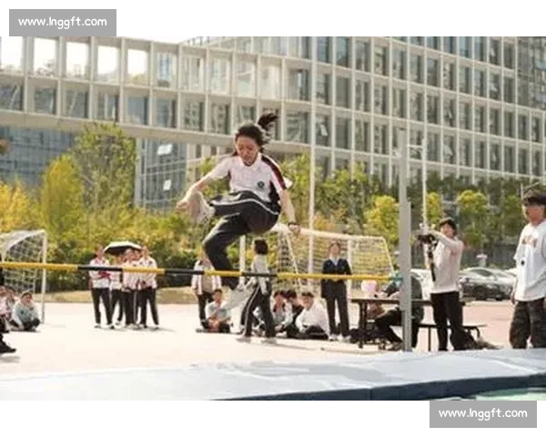 南京姑娘符艺嘉:首战亚青 100 米栏获第四,0.05 秒憾失奖牌仍耀眼